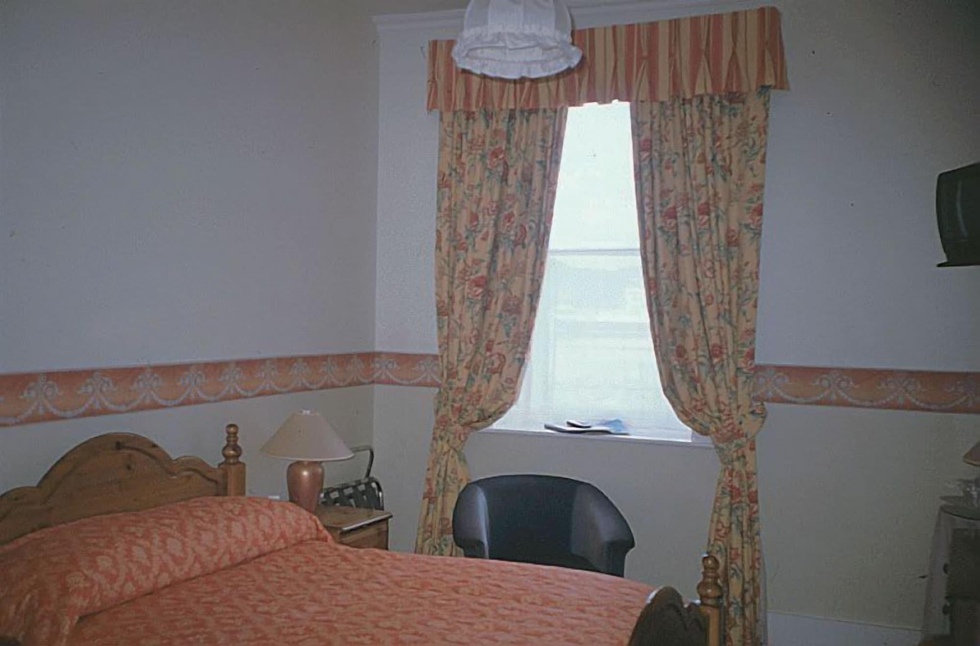 At Ardgour 3* Onich