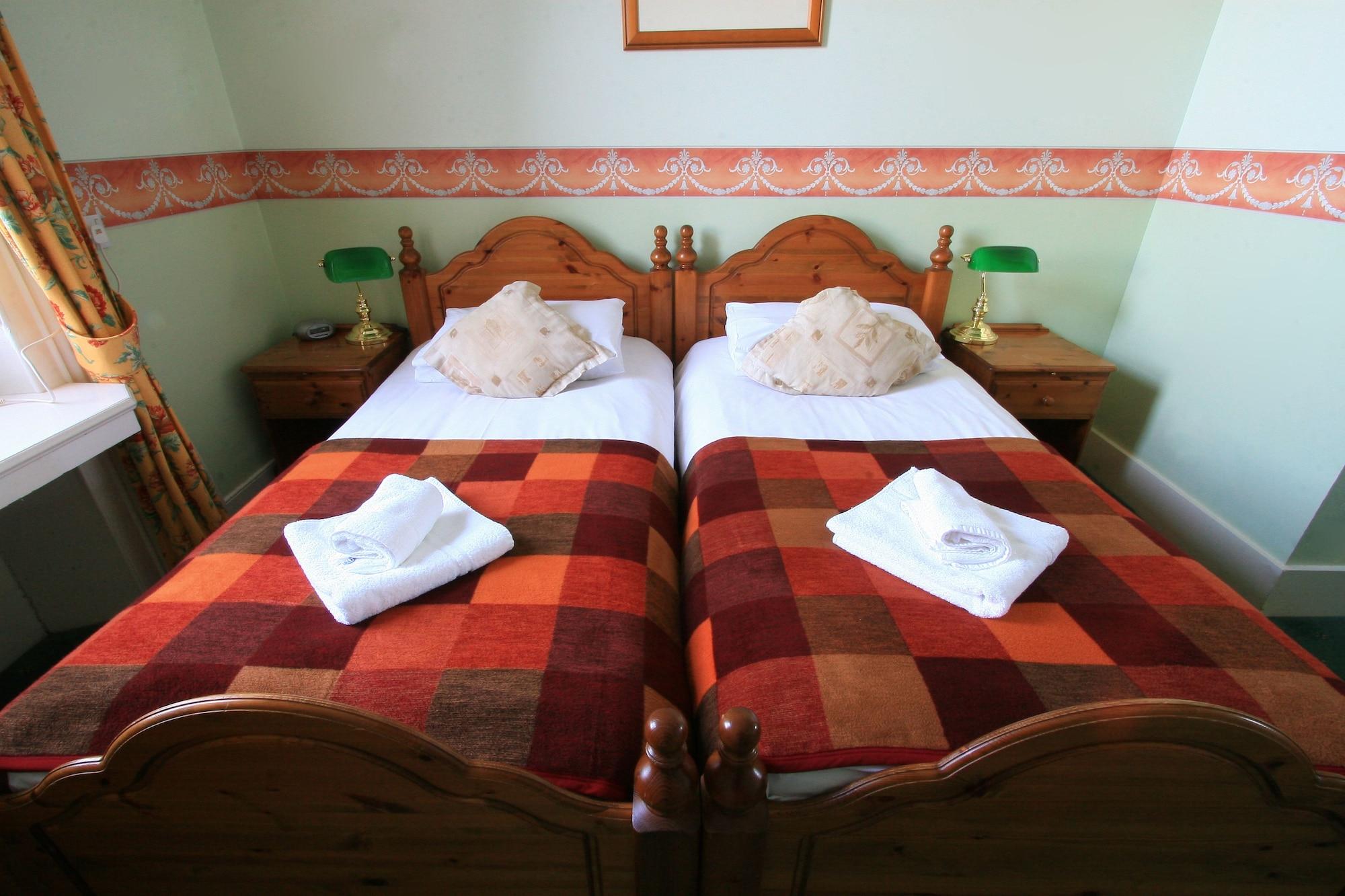 At Ardgour 3* Onich