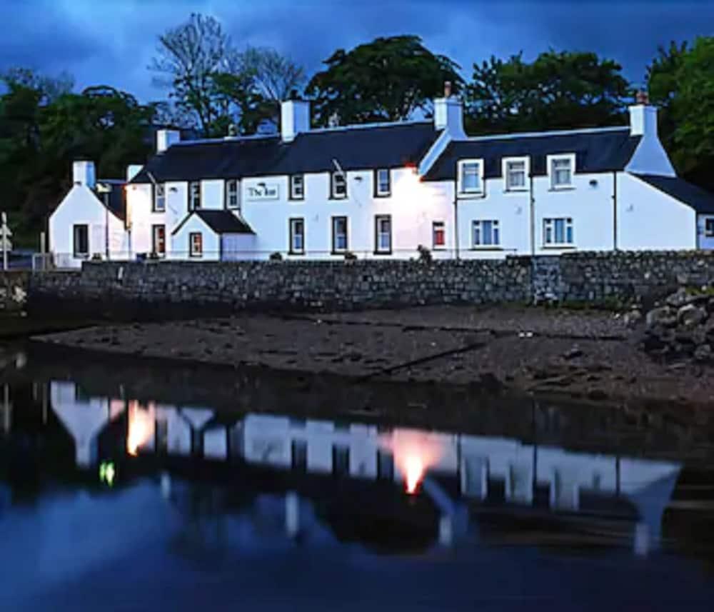 At Ardgour 3* Onich