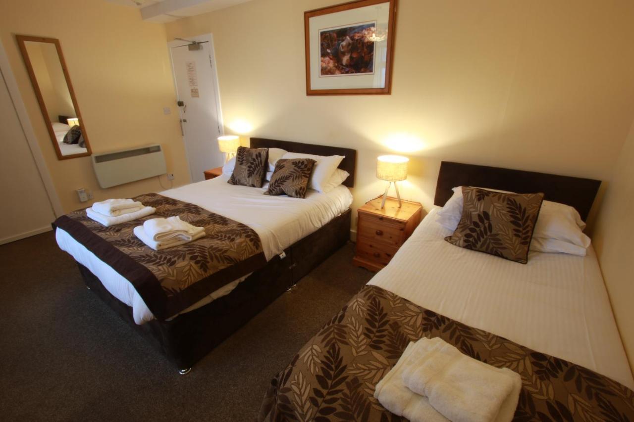 At Ardgour 3* Onich